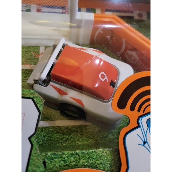 HEXBUG Robotic Soccer Arena Ages 8+ Sports Strategy Kit NEW FACTORY SEALED - Picture 4 of 10